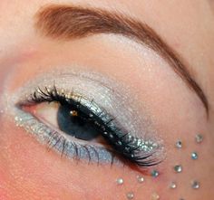 Sirens Makeup, Makeup With Rhinestones, Fairy Eye Makeup, Snow Makeup, Cinderella Makeup, Prom Eyes, Silver Eye Makeup, Birthday Makeup Looks, Concert Makeup