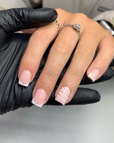 Simple Designs On Short Nails, Biab Nails Inspiration French, French Tip Nails With A Design, Zebra Print Gel Nails, Short Gel Nail French Tip Designs, French Tip And Design Nails, Biab Designs Ideas Short, Zebra Gel Nails, White Zebra French Tip Nails