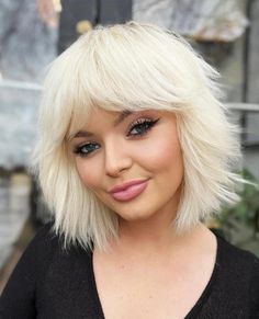 Short Hairstyle Women Round Face, Hairstyle Women Round Face, Corte Shaggy, Melena Bob, Short Hairstyle Women, Feathered Hair, Short Wavy Bob, Short Shag Haircuts, Textured Haircut