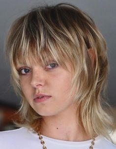 Mullet Bangs, Choppy Layered Haircuts, Shoulder Length Layered Hair, Shoulder Length Layered, Choppy Haircuts, Hair 2022, Medium Layered Haircuts, Medium Layered Hair