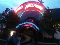 people are standing outside of the hollywood restaurant