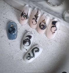 Got Nails Art Designs, Httyd Nail Designs, Targaryen Nail Art, Httyd Nail Art, Nail Designs Dragon, Fourth Wing Inspired Nails, House Of The Dragon Nail Art, Fourth Wing Nail Art, D&d Nails