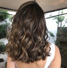 Mocha Brown Hair, Short Hair Highlights, Golden Highlights, Brown Hair Looks, Brown Hair Inspo, Brunette Hair With Highlights, Honey Blonde Hair, Light Hair Color, Long Hair With Bangs