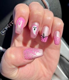 Pink Halloween Nails Coffin, Halloween Nails 2023 Pink, Cute Halloween Nail Designs Pink, Fun Halloween Nails Short, Easy Pink Halloween Nails, Cute Pink Spooky Nails, Pink And White Fall Nails, Pink Halloween Nails Almond, Pink And Black Nails Halloween