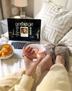 Watching Gossip Girl Aesthetic, Watching Aesthetic, Watching Gossip Girl, Watching Movies Aesthetic, Saturday Plans, Watch Gossip Girl, Welcome Pictures, Gossip Girl Aesthetic, February 13