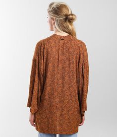 Billabong Parisian Nights Kimono - Brown/Orange S/M, Women's Toffee Animal print woven flyaway kimono Body length 30 1/2 on size S/M Model Info: Height: 5'10 | Bust: 34 | Waist: 25 | Hip: 36 | Wearing Size: S/M. Layering piece(s) and/or accessories sold separately.. 100% Viscose. Hand wash separately inside out. Do not bleach. Line dry. Cool iron if needed. Do not dry clean.. Measurements: Bust -Fullest part of bust with arms at sides. Waist -Circumference of natural waist: above belly button be Orange Long Sleeve Sleepwear For Fall, V-neck Kimono For Fall Daywear, Fall V-neck Kimono For Daywear, Floral Print Long Sleeve Rayon Kimono, Brown Long Sleeve Kimono For Vacation, Floral Print Long Sleeve Sleep Kimono, Printed Flowy Long Sleeve Kimono, Printed Long Sleeve Flowy Kimono, Flowy Long Sleeve Printed Kimono