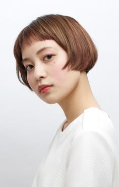 青山・表参道・原宿・銀座・池袋で展開するヘアサロン、PEEK-A-BOO。 Bob Hair Style, Visual Book, Face Pictures, Peek A Boo, Bob Hairstyles, Short Hair, Short Hair Styles, Hair Cuts, Hair Styles