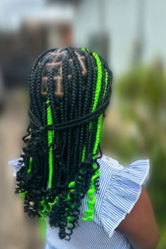 Color Braids For Kids: Knotless box braids with black and green are trendy for kids with color braids. Kids knotless jumbo box braids and curly box braids for kids during school are stylish, with lime green and black knotless braids for black kids making a bold statement…….  knotless box braids medium green and black, knotless box braids kids with color, black and lime green knotless Jumbo Box Braids Kids, Green And Black Box Braids, Green Knotless, Box Braids Kids, African Hairstyles For Kids, Black Knotless, Braids For Black Kids, Army Nails, Color Braids