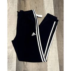 What You Will Receive: Adidas Nwt Men's Athletic Joggers ~ Navy Blue ~ Sz Small Condition: Brand New What You See In The Photos Is What You Will Receive. Customer Service: I Want All My Customers To Be Happy. I'm Not Always Perfect, But I Always Do My Best. I Will Ship Your Item With Care From A Clean And Smoke Free Home. Thank You So Much For Looking! Sporty Blue Joggers With Three Stripes Branding, Casual Blue Joggers With Three Stripes, Blue Sports Joggers With Three Stripes Branding, Blue Joggers With Three Stripes Branding For Sports, Blue Joggers With Three Stripes For Sports, Blue Joggers With Three Stripes Branding For Jogging, Blue Joggers With Three Stripes For Jogging, Adidas Blue Joggers For Sports, Blue Sports Joggers With Three Stripes