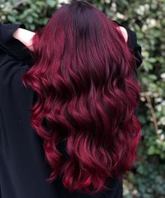 Pelo Color Vino, Red Balayage Hair, Wine Hair Color, Hair Dye Tips, Red Hair Inspo, Wine Hair, Dark Red Hair, Long Hair Color, Pretty Hair Color