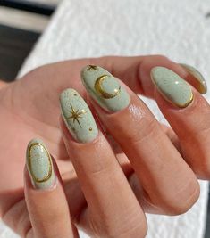 Cresent Moon Nail, Almond Nail Purple, Celebratory Nails, Simple Witchy Nails, Saturn Nails, Fantasy Nail Art, Nerdy Nails, Mystic Nails, Nails 23