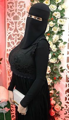 Pakistani Women Dresses, Hijab Fashionista, Hot Dresses Tight, Arabian Beauty Women, Muslim Women Fashion, Muslim Women Hijab, Beautiful Muslim Women, Arab Women, A Typical