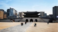 gyeongbokgung palace in Seoul is quiet during the coronavirus pandemic. #seoulpalaces #koreandrama Gyeongbokgung Palace, Royal Palaces, The Royal Palace, Fire Damage, Royal Residence