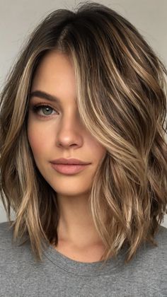 Trendy Short Layered Haircuts for Soft C Layered Haircut Short, Short Layered Haircuts For Women, Layered Haircuts For Women, Trendy Bob Hairstyles, Short Hair Lengths, Haircut Short, Short Layered, Short Layered Haircuts, Mom Hairstyles