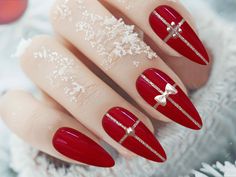 Get into the holiday spirit with our Red Christmas Gift Press-On Nails! These festive nails bring a dash of holiday joy to your look and are perfect for Christmas parties, family gatherings, or even a cozy winter night in. Enjoy effortless application and long-lasting wear to keep the holiday vibes going! You will receive a full set of 10 nails in your size along with a complimentary gift of a nail file, cuticle stick, alcohol wipes, and nail glue. If you prefer tape tabs instead of glue, just let us know. I am more than happy to personalize your order, so please reach out to me to discuss your preferences.  When it comes to sizing, I want to make sure you get the perfect fit. Please follow our Sizing Guide to determine your correct size. Please note that while I do my best to accurately s White Christmas Nail Designs, Winter Holiday Nails, Cozy Winter Night, Paris Nails, Festive Nails, Festive Nail Designs, Manicure Designs, Holiday Nail Designs