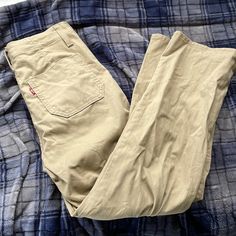 Never Worn Selling Because Its Too Big Measurements In Pictures Inseam: 26in Levi's Full-length Bottoms With Pockets, Levi's Full Length Bottoms With Pockets, Fitted Levi's Pants With Pockets, Levis Pants, Pants Color, Pant Jumpsuit, Levi's, Khaki Pants, Pants For Women