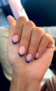 I'm literally so obsessed w this color!!  (navy blue) 💋. Basic Navy Blue Nails, Short Nail Blue French Tip, Crome Nails Navy Blue, Short Navy French Tip Nails, Navy Blue French Tips Nails, Gel Nails Blue Tips, Clear Nails With Blue Tips, Navy Blue Nails Summer, Blue Nails Inspo Short