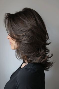 Hair With Volume And Layers, Shaggy For Fine Hair Round Faces, Face Framing Layers Volume, Face Layers Short Hair, Voluminous Layers Medium Hair, Haircut Shorter In Back, Haircut That Gives Volume, Hair Cuts For Shorter Hair, Haircuts For Textured Hair