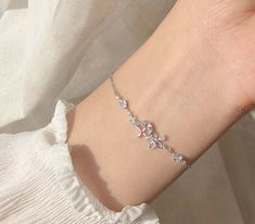 Flower Charm Bracelet, Bracelet Packaging, Pretty Jewelry Necklaces, Silver Link Chain, Link Chain Bracelet, Pretty Jewelry, Fancy Jewellery, Bracelet Sterling Silver, Bracelet Bangle