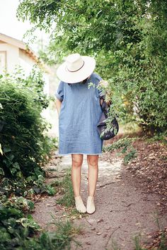 the denim dress - calivintage. Cosy Outfit, Dress Hat, Honeymoons, Wearing A Hat, Chambray Dress, Easy Summer, Spring Style, Look At You