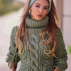 Big Knit Sweaters, Knit Turtleneck Sweater, Fall Fashion Outfits, Knit Fashion, Green Sweater, White Pants, Winter Fashion Outfits, Kettlebell, Sweater Fashion