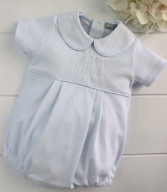 Baby boys blue cotton bubble outfit features a round Peter Pan collar and can be personalized for a unique take home outfit or baby shower gift. 100% Peruvian Pima Cotton Machine Washable Looks great monogrammed (font shown is Fishtail) Runs true to size Newborn Boy Summer Outfits, Baby Monogram Ideas, Baby Boy Hospital Outfit, Baby Boy Going Home Outfit, Preppy Baby Boy, Bubble Outfit, Baby Boy Easter Outfit Infants, Bubble Clothes, Baby Boy Monogram