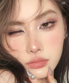 Soft Makeup For Prom, Asian Makeup Party, Douyin Prom Makeup, Debut Make Up Look, Korean Party Makeup, Douyin Prom Dress, Korean Glam Makeup, Soft Prom Makeup, Layout Makeup