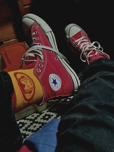 Red All Star Aesthetic, Red Converse Aesthetic, Red Converse Shoes, Red Chucks, Converse Aesthetic, Dr Shoes, Converse Red, Red Converse, Pink Converse