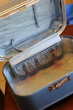 Decoupage Suitcase, Vintage Suitcase Decor, Painted Suitcase, Suitcase Decor, Diy Suitcase, Vintage Train Case, Purse Decorations, My Sister In Law, Suitcase Storage