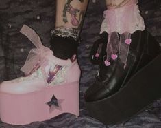 Black Pics, Theme Pics, Pastel Goth Aesthetic, Pink Core, Goth Princess, Pink Grunge