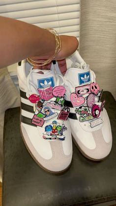 Pretty Sneakers, Diy Sneakers, Trendy Shoes Sneakers, Pretty Shoes Sneakers, Shoes Outfit Fashion, Fresh Shoes, Hype Shoes, Shoe Inspiration, Shoe Inspo