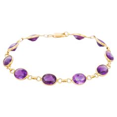 Bracelets are worn to enhance the look. Women love to look good. It is common to see a woman rocking a lovely gold bracelet on her wrist. A gold gemstone bracelet is the ultimate statement piece for every stylish woman. Lightweight and gorgeous, this is a great bridesmaid, wedding or christmas gift for anyone on your list. Adorn your wrist with this beautiful oval cut amethyst bracelet in 18 Karat Gold. Each piece is handmade with a unique shape of precious stone. This elegant and lightweight br Gold Chain Bracelet, Modern Bracelets, 18k Gold Chain, Gold Armband, Bridesmaid Wedding, Amethyst Bracelet, Gold Bracelet Chain, Amethyst Stone, Amethyst Gemstone