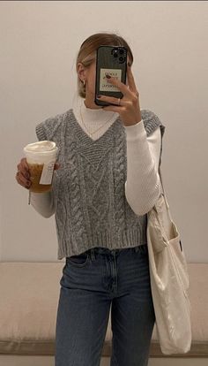 Sweater Vest Outfit, Looks Pinterest, Uni Outfits, Outfit Jeans, Autumn Outfits, Vest Outfits, Mode Inspo, Autumn Outfit, Outfit Inspo Fall