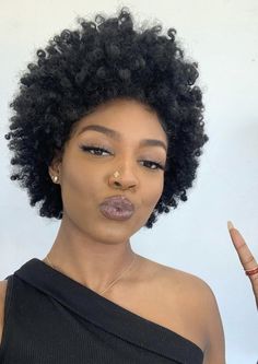 Black Hair Growth Tips, Flips Hair, Afro Styles, Hair Lights, Headwrap Hairstyles, Black Hair Growth, Hair Goal, Hair Puff