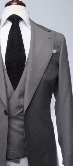 Made from a rare year-round tick-weave wool, this Milano cut three-piece suit features a perfect shade of grey and a matching double-breasted waistcoat, along with our signature one-button placement, double vents, patch pockets, natural shoulder, and wide peak lapels. The accompanying slim trousers are flat front with a wide waistband and feature our versatile side adjusters. Red Overcoat, Brown Chukka Boots, Grey Overcoat, Grey Suit Men, Navy Blue Tuxedos, Mens Overcoat, Double Breasted Waistcoat, Herren Style, Flannel Suit