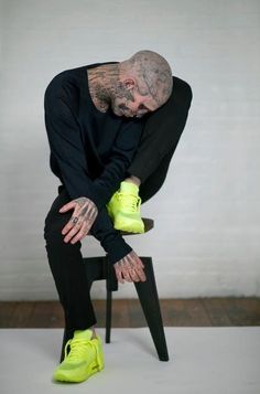 Rick Genest Green Sneakers Outfit Men, Green Sneakers Outfit, Neon Sneakers, Sneakers Outfit Men, Nike Tights, Nike Air Max 2016, Stephen James