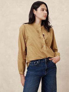 Chic Pleated Cotton Top, Casual Pleated Tops For Spring, Chic Cotton Top With Pintucks, Chic Cotton Tops With Pintucks, Pintuck Tops For Daywear In Fall, Fall Daywear Tops With Pintucks, Casual Pleated Tops For Fall, Fall Tops With Pintucks For Daywear, Chic Pintuck Tops For Spring