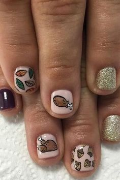 Classy Thanksgiving Nail Art Ideas, Autumn Leaves Thanksgiving Nail Art, Classic Autumn Leaves nails, nail art ideas, thanksgiving nails, Pumpkin Spice Ombre Nails, Metallic Gold Accent nails, Metallic Gold Accent fall nails, Cranberry Red with Glitter nails, Turkey Nail Art, Checkered Nails, Checkered Thanksgiving Nail Art, Thanksgiving Dinner Inspired Nails Thanks Giving And Christmas Nails, Turkey Nail Ideas, Fall Nails At Home, Fun Thanksgiving Nails, Red With Glitter Nails