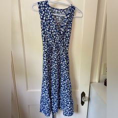 Brand New With Tags V-Neck Blue Floral Tie Waist Dress Size Large Hawaiian Sundress, Blue Floral Tie, Linen Tunic Dress, Plus Size Gowns, Sundress Dress, Peter Pan Collar Dress, Midi Sundress, Knitted Bodycon Dress, Tie Waist Dress