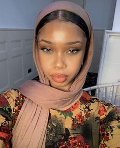 Christian Veiling, Christian Veils, Simple Hijab, Muslim Lifestyle, Dark Skin Makeup, Muslim Girls, Pretty Makeup, Divine Feminine, Modest Outfits