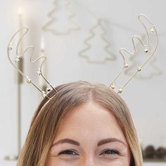 This fun reindeer antlers headband is a great Christmas hair accessory for the Christmas party or a meal with family and friends on the day itself. The gold metal headband with festive antler and bells design will shine under Christmas lights and be the perfect finishing touch to your Christmas outfit. Each pack contains one metal reindeer headband measuring 26cm (H) x 25 cm (W). Christmas Party Hats, Christmas Pajama Party, Antler Christmas, Christmas Dress Up, Headband Christmas, Christmas Photo Props, Gold Reindeer, Antler Headband, Christmas Hair Accessories