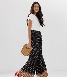 Tops To Wear With Palazzo Pants, How To Wear Palazzo Pants, Pallazo Outfits, Pallazo Pants Outfit, Black Palazzo Pants Outfit, Plazo Outfits, Pallazo Pant, Palazzo Pants Indian, Tops For Palazzo Pants