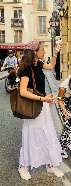 Longchamp Backpack Outfit Style, Long Champ Bag Outfit, Longchamp Bag Aesthetic, Casual Romantic Style, Longchamp Bag Outfit, Longchamp Outfit, Longchamp Bag, 가을 패션, Casual Style Outfits