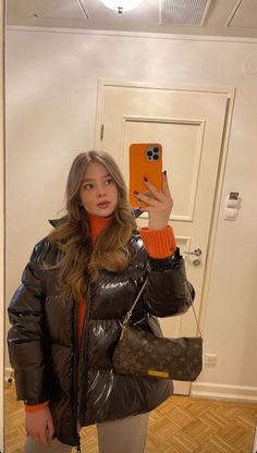 Moncler Jacket Women, Rich Outfits, Velvet Clothes, Friend Poses Photography, Moncler Jacket, Aesthetic Fits, Classy Aesthetic, Stockholm Fashion, Friend Poses