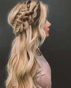 something 'bout you makes me feel like a dangerous woman ♥️ Red Hairstyle, Waterfall Braid Hairstyle, Auburn Balayage, Ball Hair, Auburn Red, Wedding Braids, Grad Ideas, Barefoot Blonde