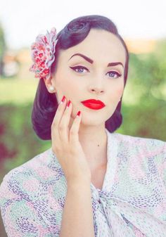 Pageboy Hairstyle, Stile Pin Up, Cabelo Pin Up, Vintage Makeover, Gorgeous Wedding Makeup, Pin Up Makeup, Pin Up Looks