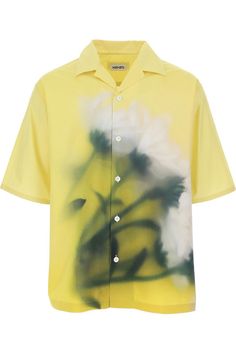 Kenzo's uplifting spirit is evident in this cotton shirt. Introduced in a relaxed short-sleeve silhouette, it is decorated with a floral illustration-style print in the shades of lemon yellow and dark green. Imported Composition Cotton 100% Washing instructions Machine Wash Yellow And Dark Green, Guys Clothing Styles, Men Shirts, Mode Inspo, Lemon Yellow, Summer 2022, Mens Clothing, Looks Vintage, Patterned Shorts