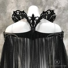 Gothic Baroque Collar Cloak  Wicca Cape Witch Costume  image 4 Elven Cloak, Witchy Dresses, Goth Wedding Dresses, Gothic Baroque, Witchy Dress, Fantasy Elf, Wedding Cloak, Dark Fairytale, Goth Wedding