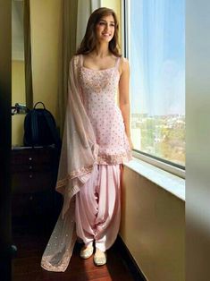 Disha Patani Patiala Dress, Orang India, Bridal Anarkali, Punjabi Dresses, Patiyala Dress, Patiala Suit Designs, Patiala Salwar Suits, Animation Wallpaper, Classic Jewellery