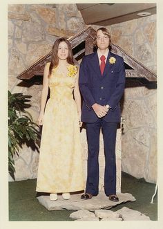 . 1970s Couple, Decades Dance, Hippie Fashion 70s, Formal Dress Party, Vintage Couple, 70s Costume, Festival Rave Outfit, Prom Couples